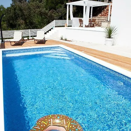 Villa Artemis Zman